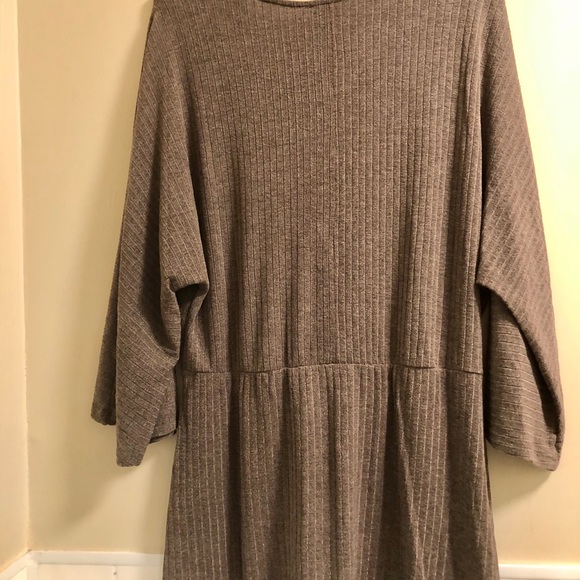 π«β¨ HOST PICK π«β¨ 2X Suzanne Betro Coffee Bell-Sleeve V-Neck Dress - Picture 6 of 9